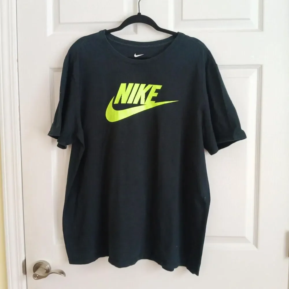 Classic black Nike short sleeve t-shirt XXL